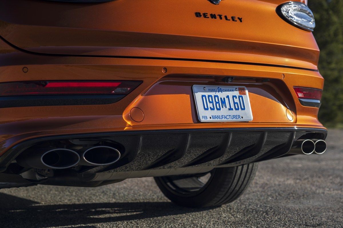 ベントレー ベンテイガ・スピード（写真：Bentley Motors）
