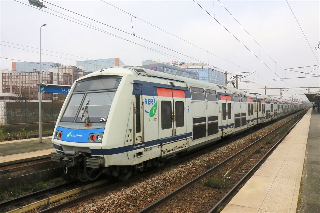 2階建て3ドア車のMI2N型（撮影：橋爪智之）