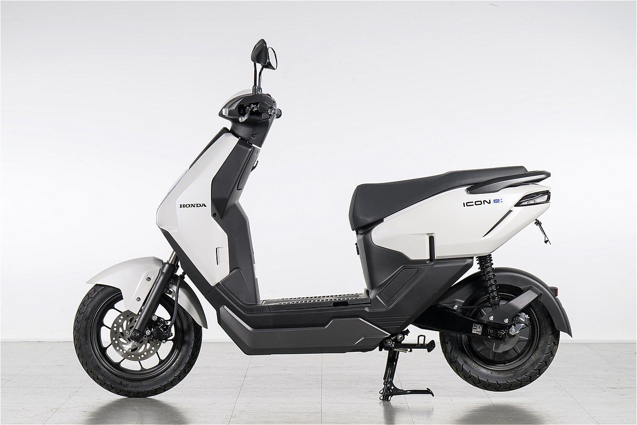 原付一種のホンダ新型電動スクーター｢アイコンe:｣（写真：ホンダモーターサイクルジャパン）