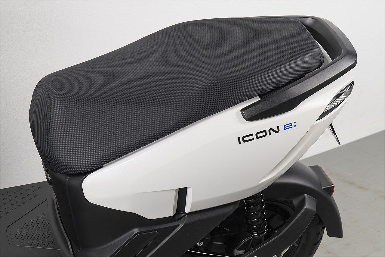 原付一種のホンダ新型電動スクーター｢アイコンe:｣（写真：ホンダモーターサイクルジャパン）