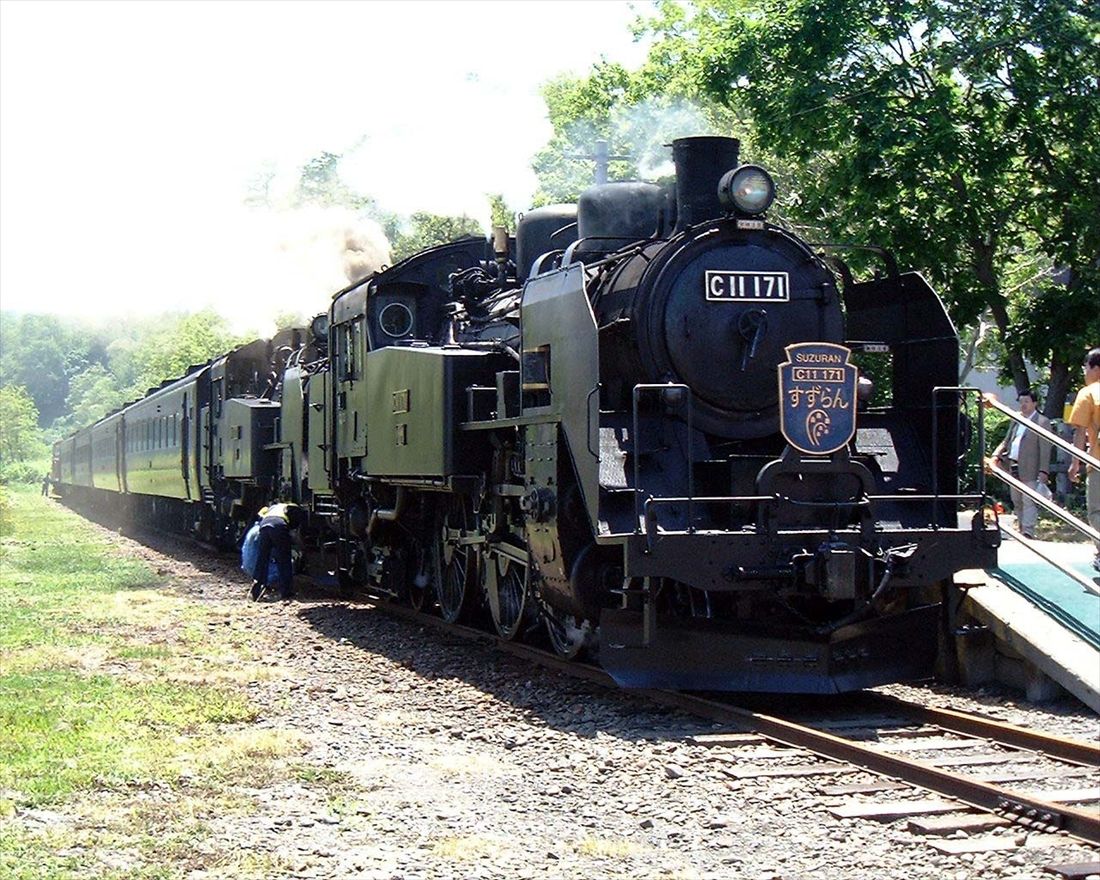 留萌本線の「SLすずらん号」が終点の増毛に到着。この駅も2016年の増毛―留萌間廃線で消えた（撮影：南正時）