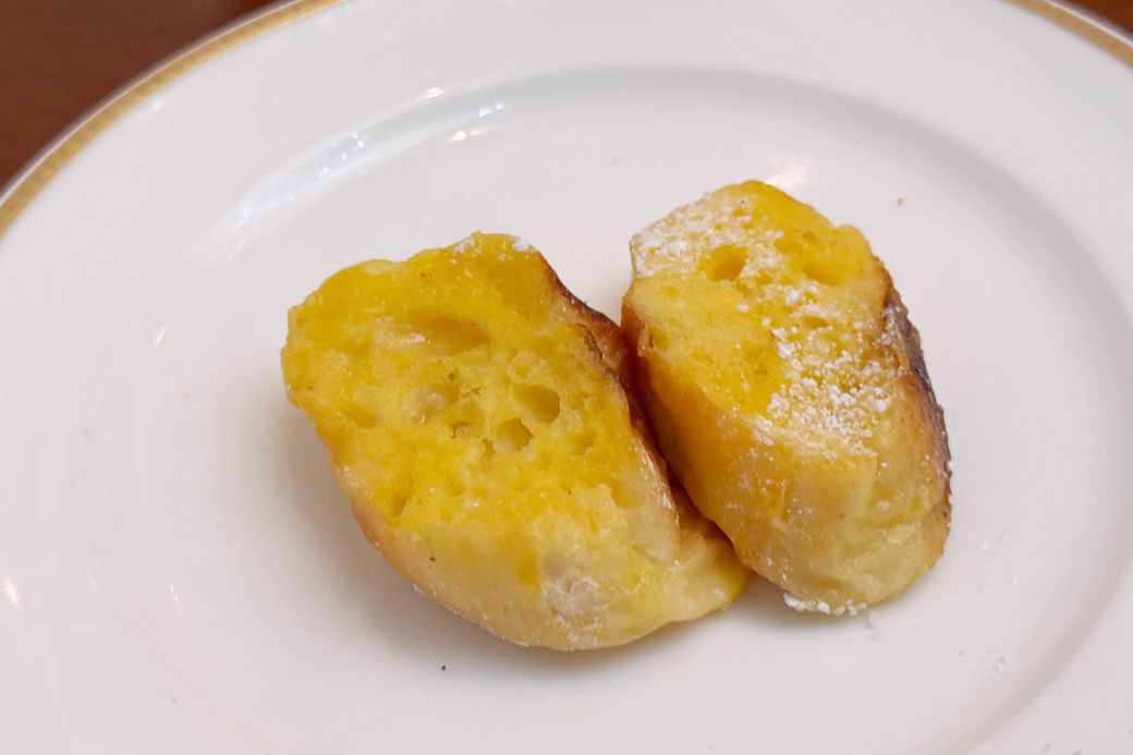 焼きたてパンだけでも嬉しいのに、一手間かかるフレンチトーストも登場！（筆者撮影）