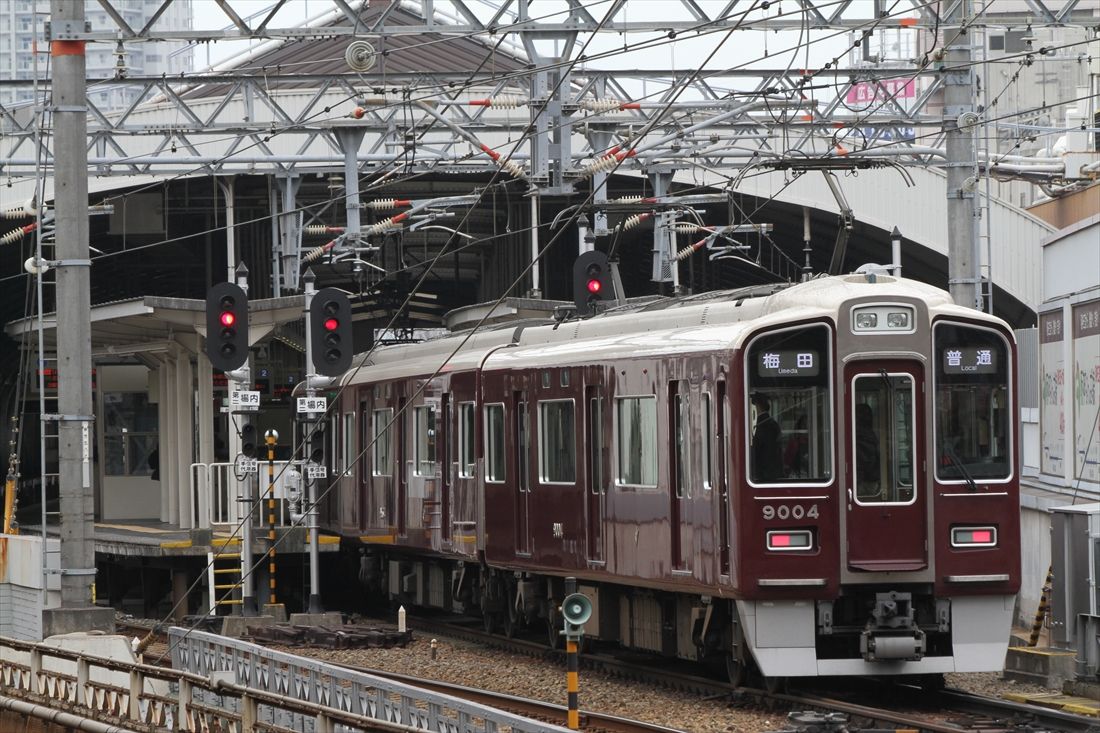 神戸線・宝塚線用として9300系に準じたデザインで2006年に登場した9000系（撮影：南正時）