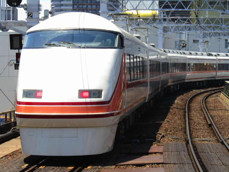 100系 デビュー当時のカラーリング塗装 (とうきょうスカイツリー)（筆者撮影）