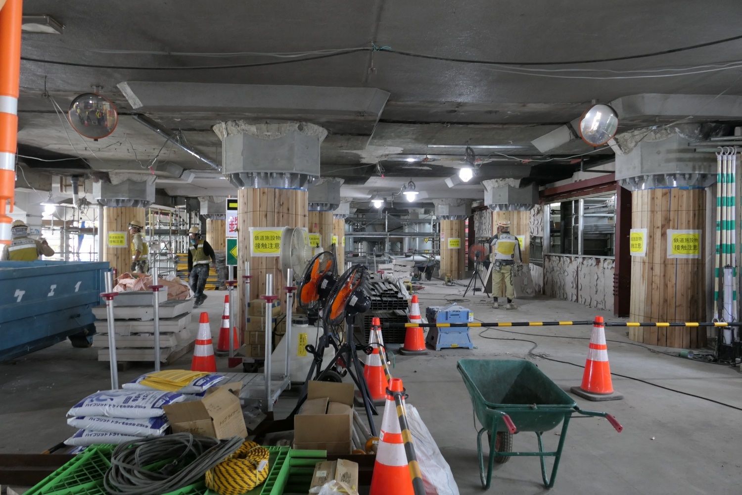 京急品川駅の高架下