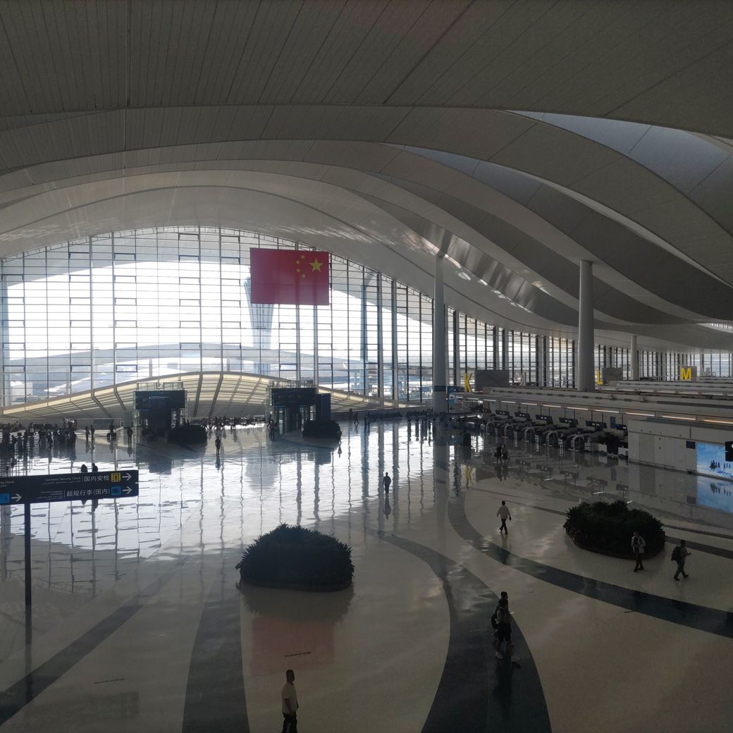 ウルムチ地窩堡国際空港。で、でかすぎる……（筆者撮影）