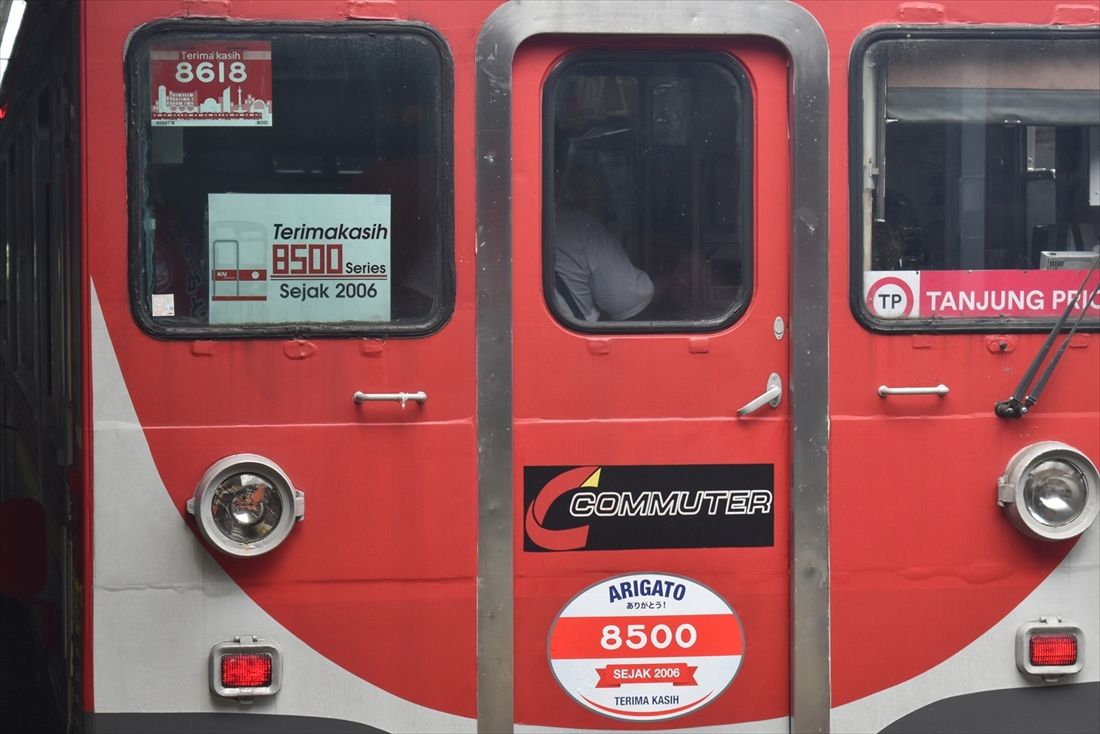 8500系8618編成には、日本国内でのラストランのヘッドマークをモチーフにしたステッカーが掲出された（筆者撮影）