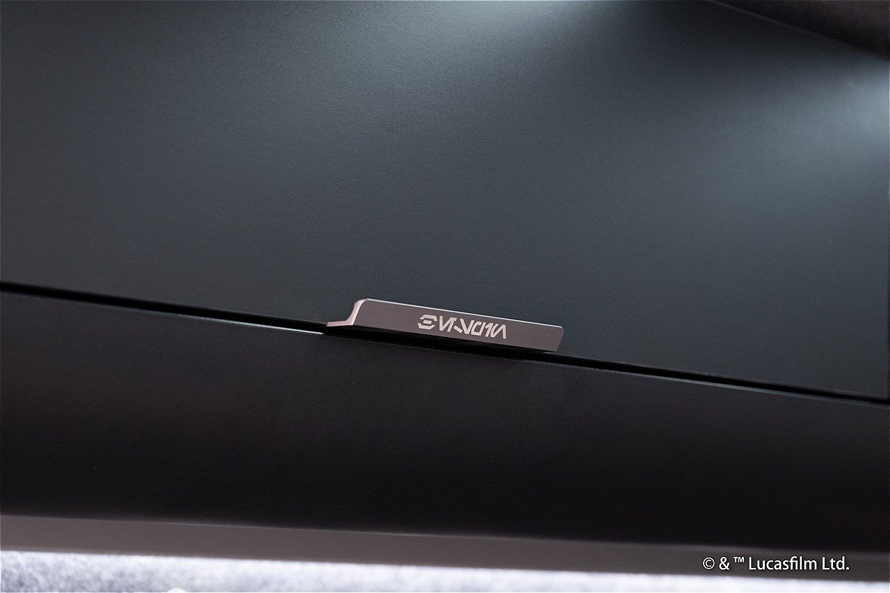 スター・ウォーズの世界観が広がるトイファクトリーのキャンピングカー「ダビンチ6.0＜スター・ウォーズ＞エディション」（写真：トイファクトリー）