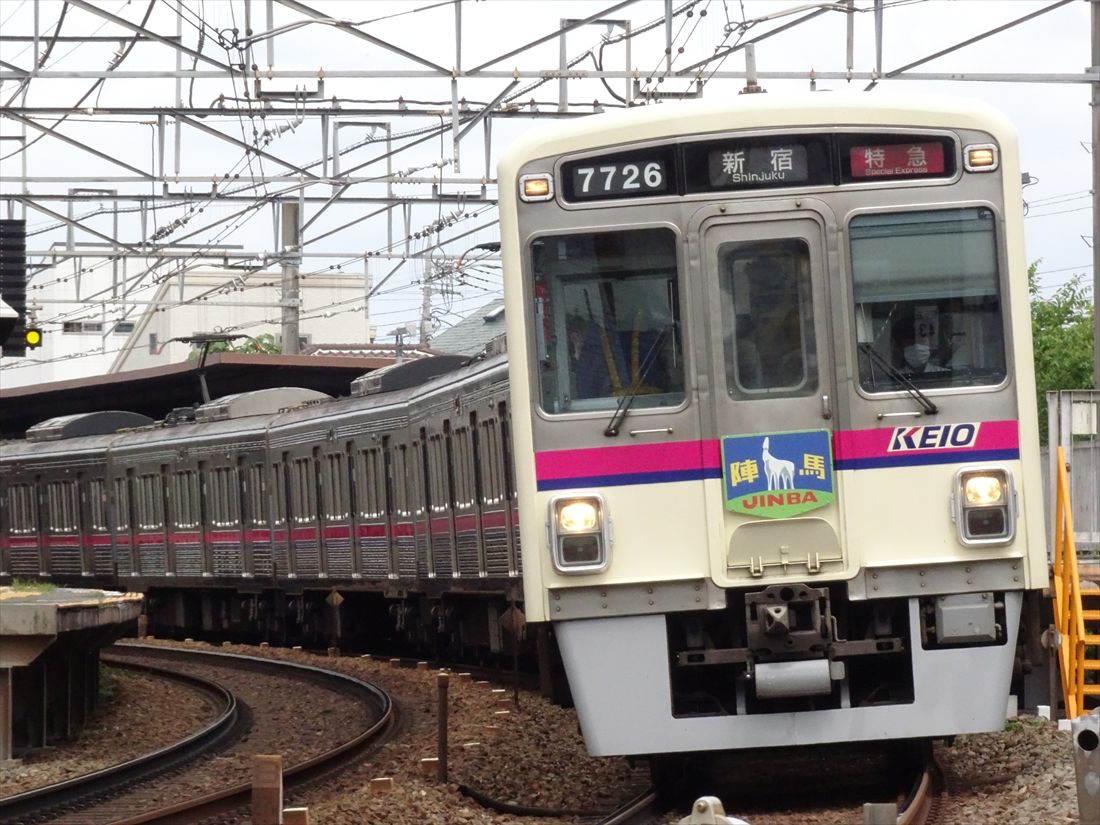 7000系の「陣馬号」（撮影：南正時）