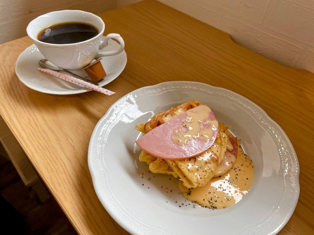 「ココカフェ」の人気メニュー「とろ〜りチーズとハム（890円）」（筆者撮影）