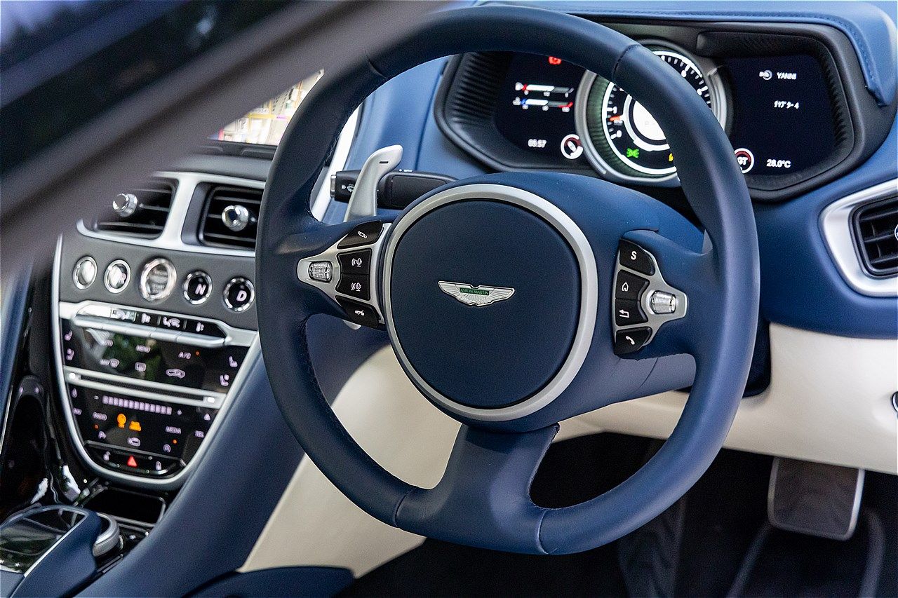 アストンマーティン「DB11」（写真：三木 宏章）
