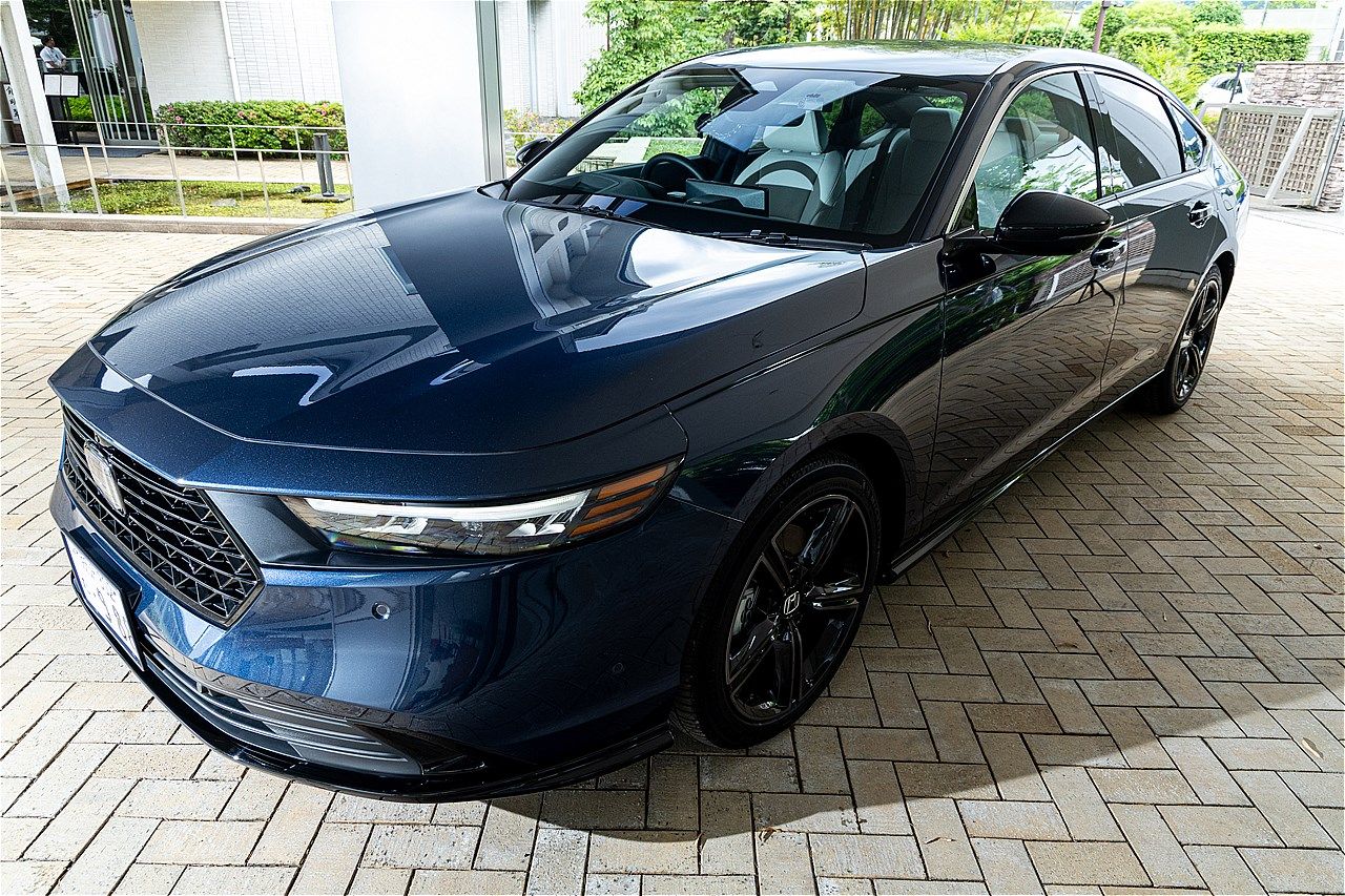 ホンダ量販モデル初のハンズオフ機能を搭載した「アコード e:HEV Honda SENSING 360＋」（写真：三木 宏章）