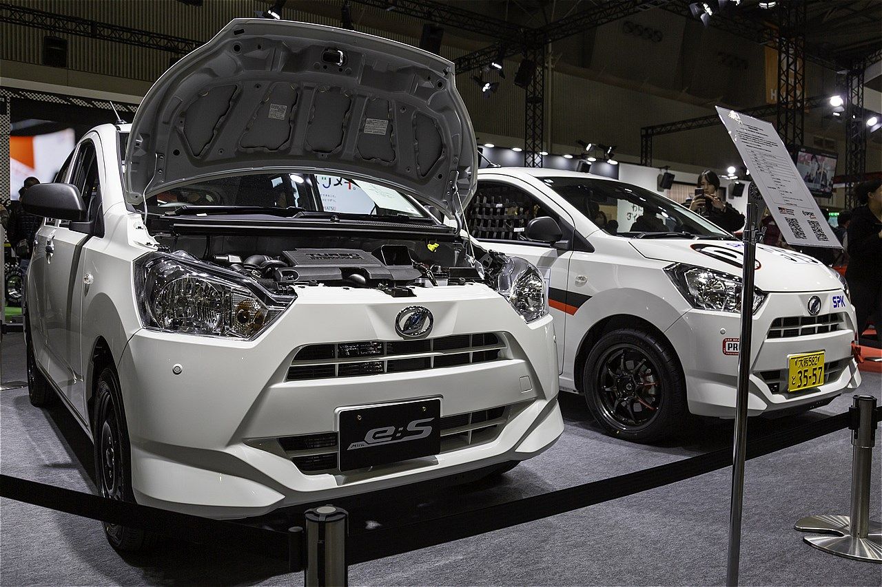 東京オートサロン2026に出展されたダイハツ「ミラ イース tuned by D-SPORT Racing」（写真：場末モータープール）