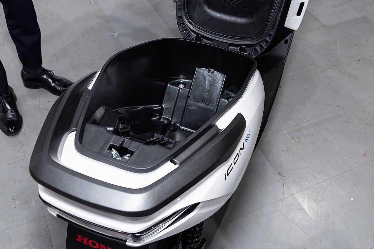 原付一種のホンダ新型電動スクーター｢アイコンe:｣（写真：三木 宏章）