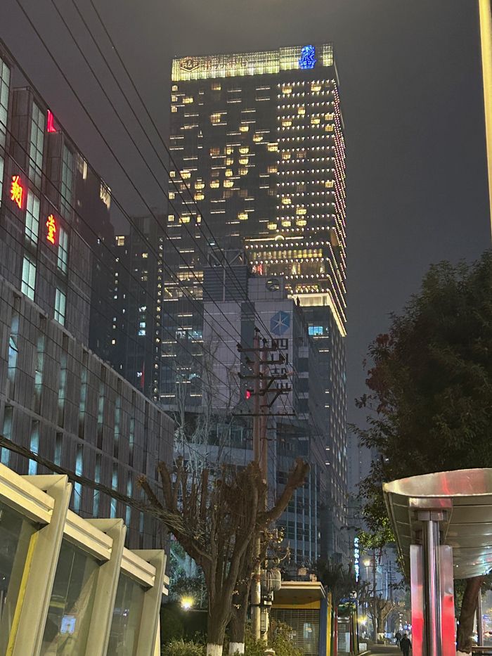 ザ・リッツ・カールトン成都はビルの高層階を占めている（筆者撮影）
