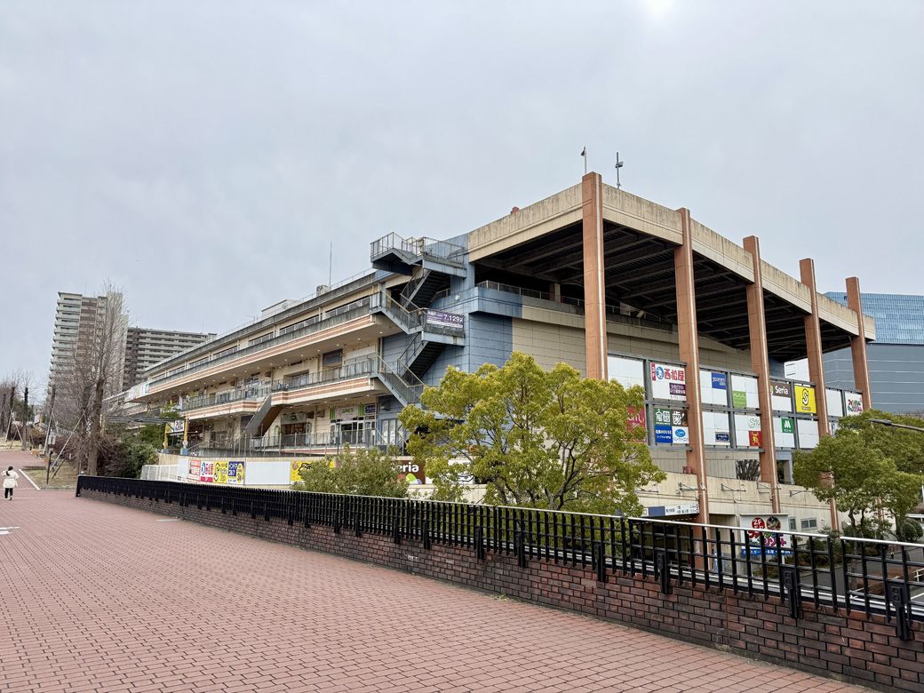 多摩センター駅が最寄りの「クロスガーデン多摩」（筆者撮影）