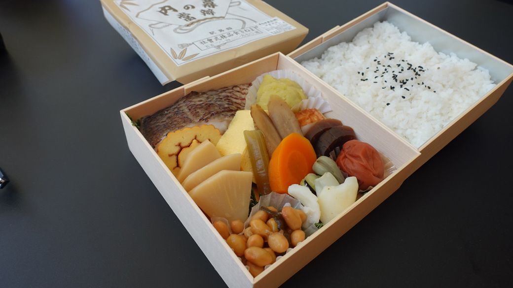 昔ながらのスタイルを復刻した「元祖幕の内駅弁」。万博では1日50食限定（筆者撮影）