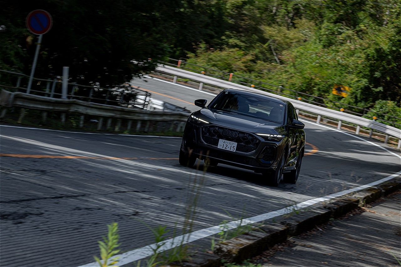 アウディの新型「SQ5スポーツバック」（写真：三木 宏章）