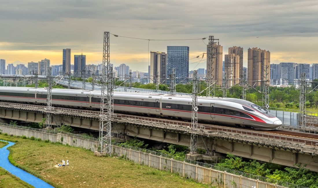 最高時速350kmで走る現在の最速列車、CR400AF（写真：Getty Images）