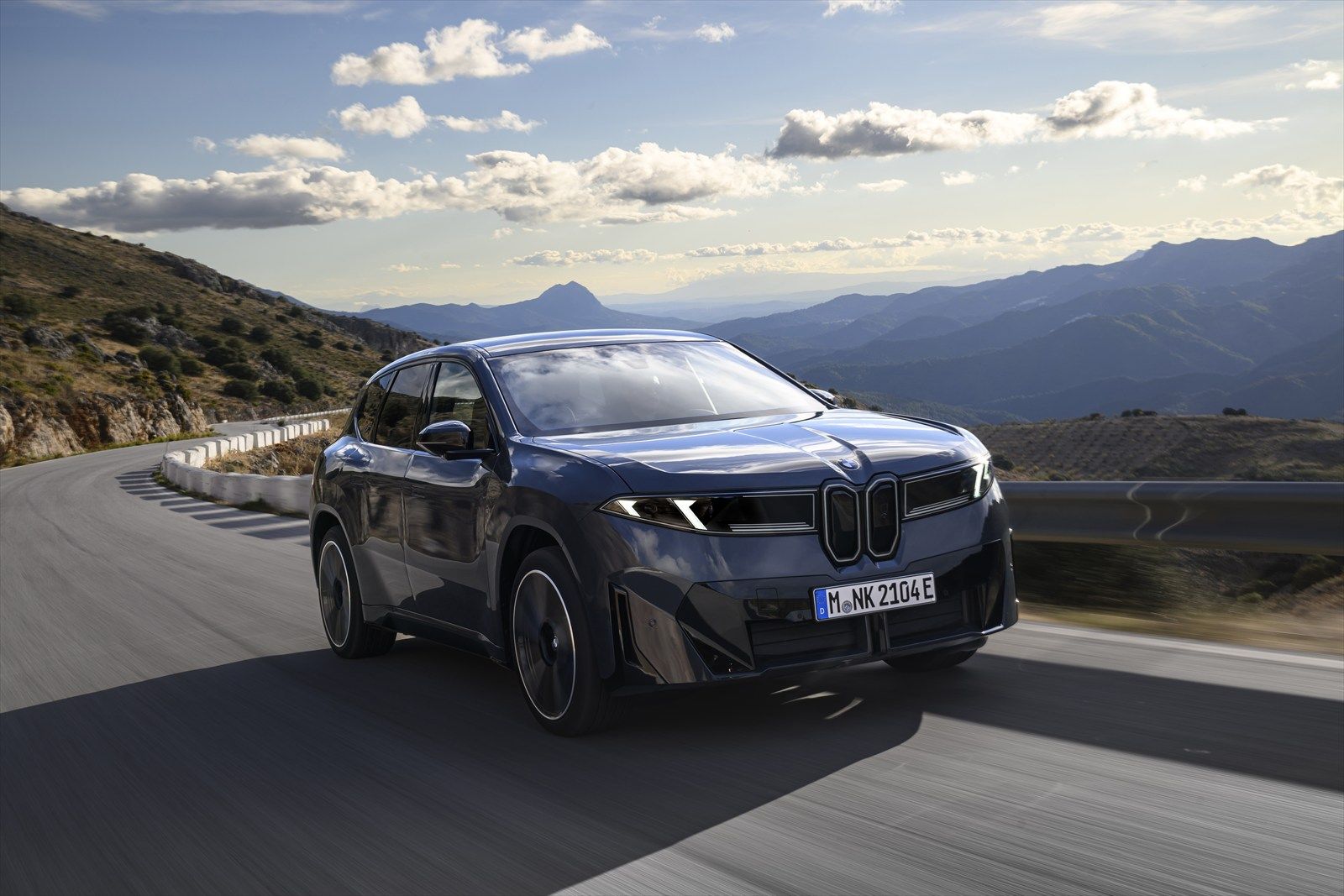 BMW iX3（写真：BMW）