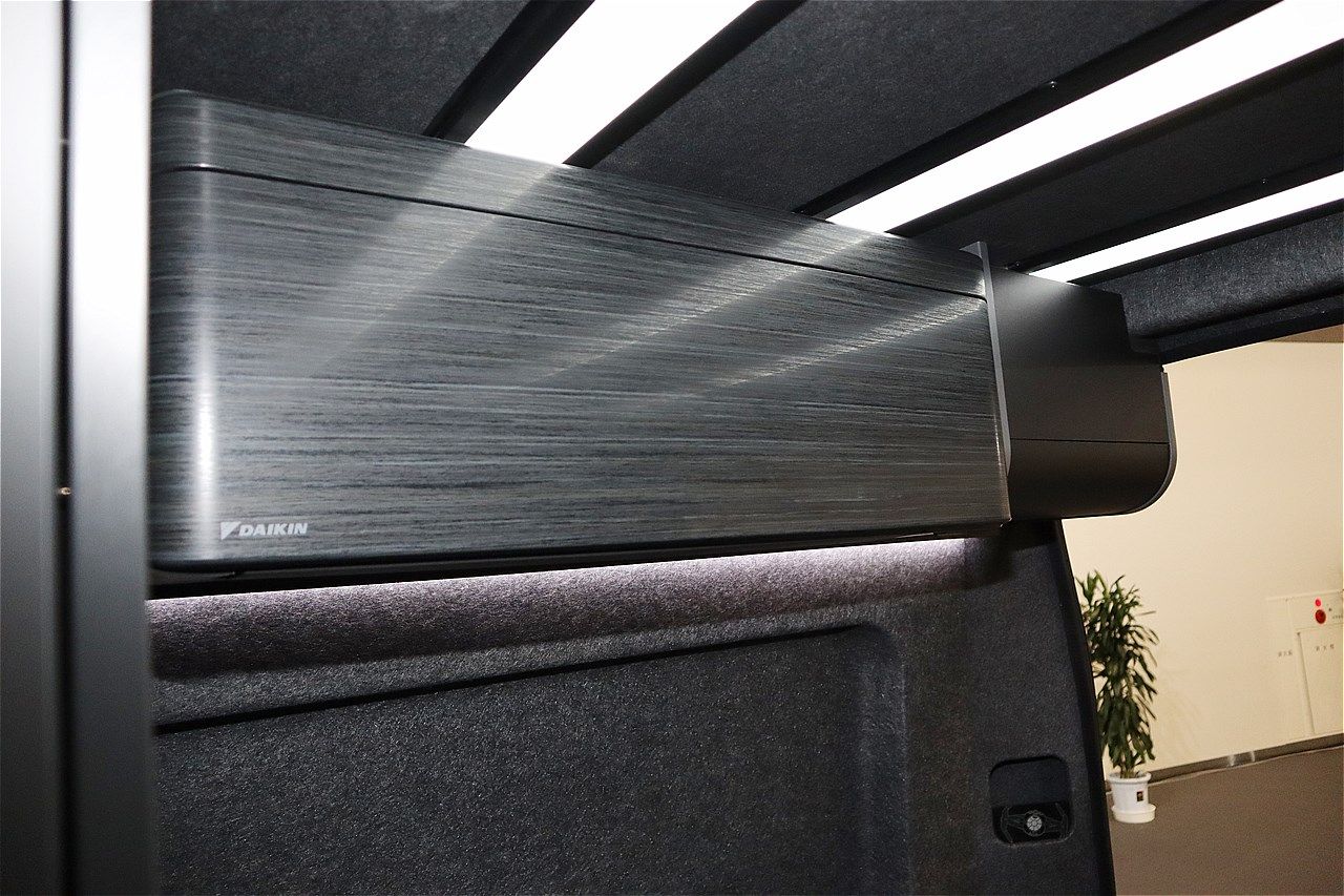 スター・ウォーズの世界観が広がるトイファクトリーのキャンピングカー「ダビンチ6.0＜スター・ウォーズ＞エディション」（筆者撮影）