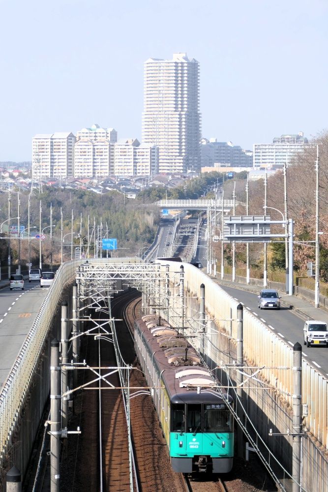 起伏に富んだ地形が続く（編集部撮影）