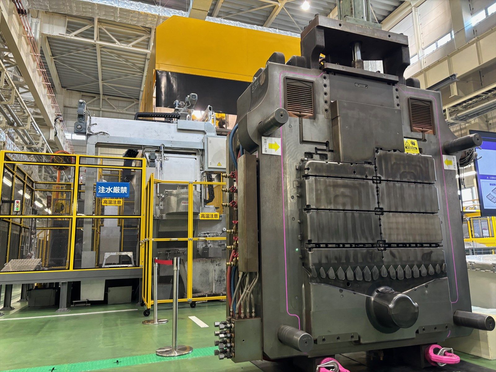 6000トン級でアルミ鋳造を行う製造システム（写真：桃田健史）