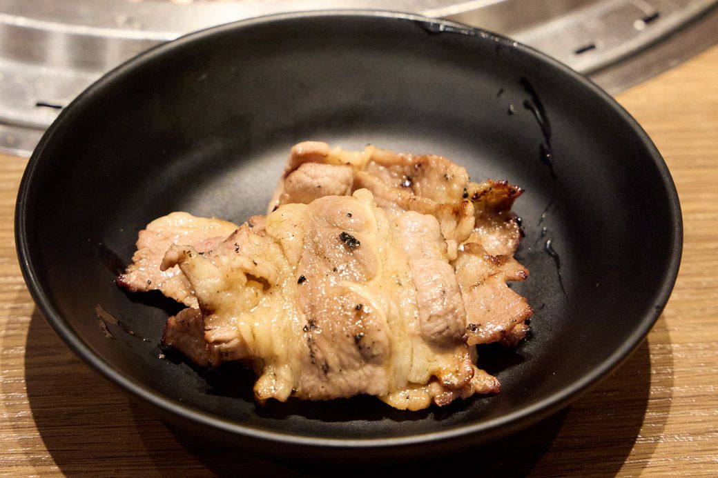 脂身はすばらしいカルビ（写真：筆者撮影）