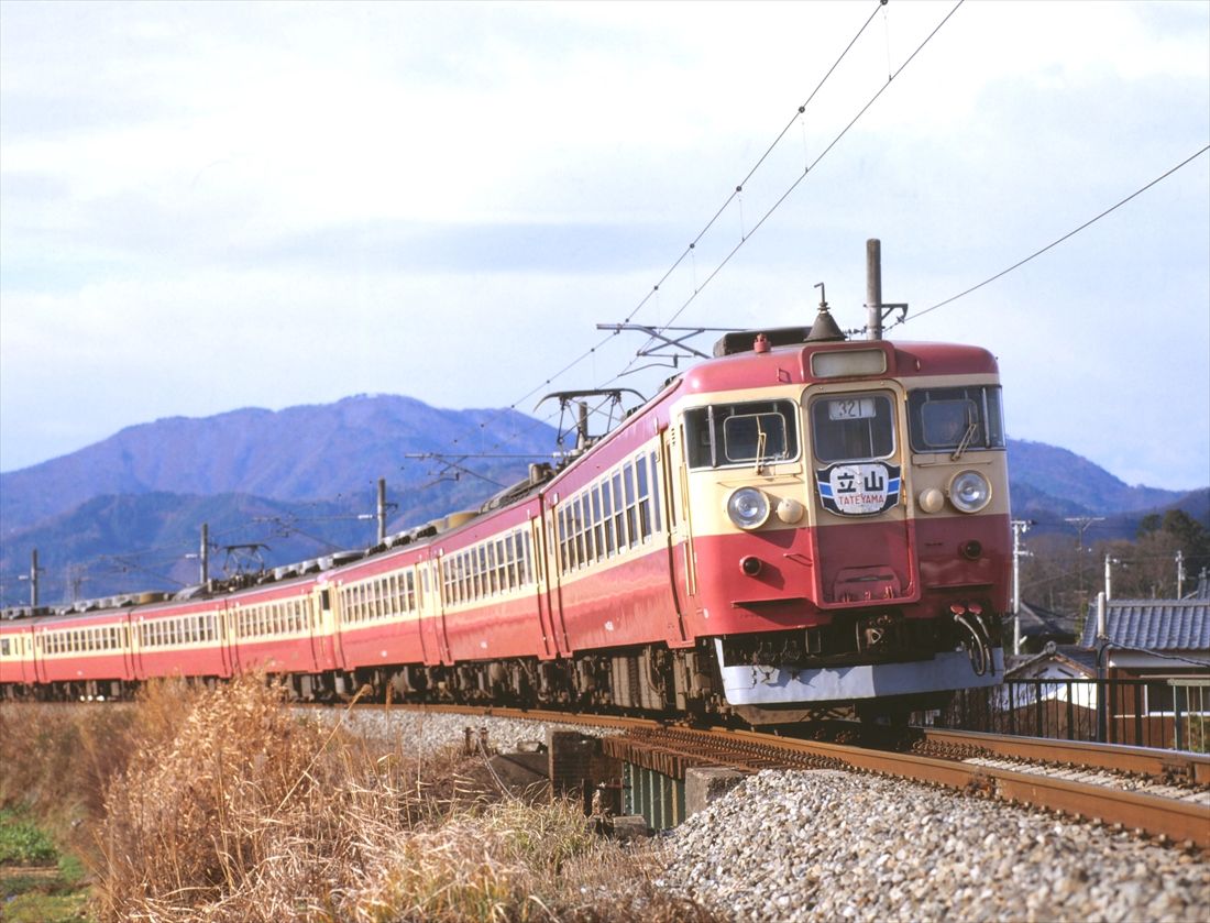 ヘッドマークが小型化された後の急行「立山」（撮影：南正時）