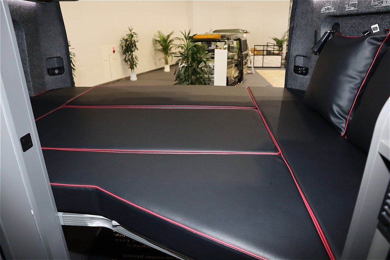 スター・ウォーズの世界観が広がるトイファクトリーのキャンピングカー「ダビンチ6.0＜スター・ウォーズ＞エディション」（筆者撮影）