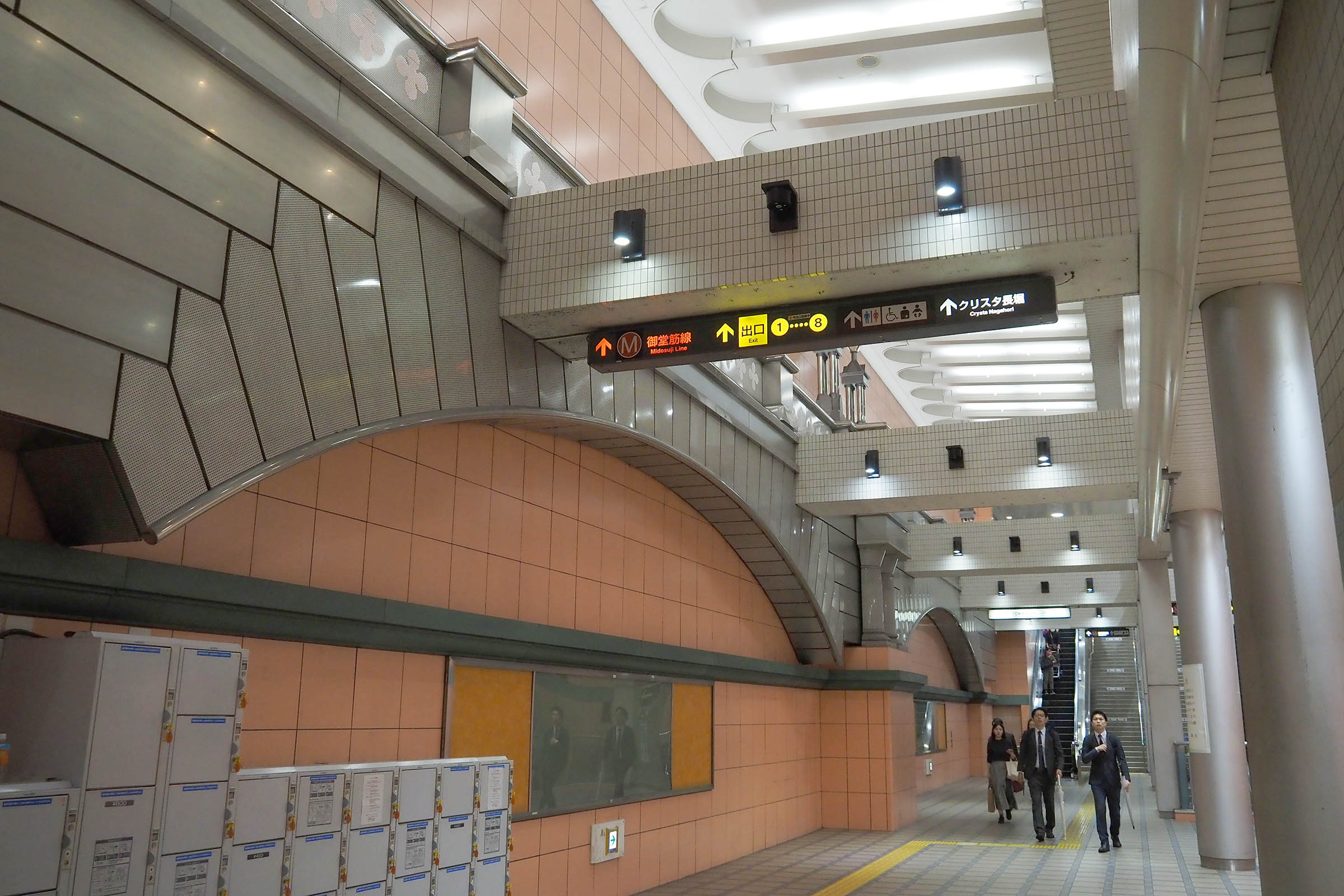 心斎橋駅の連絡通路