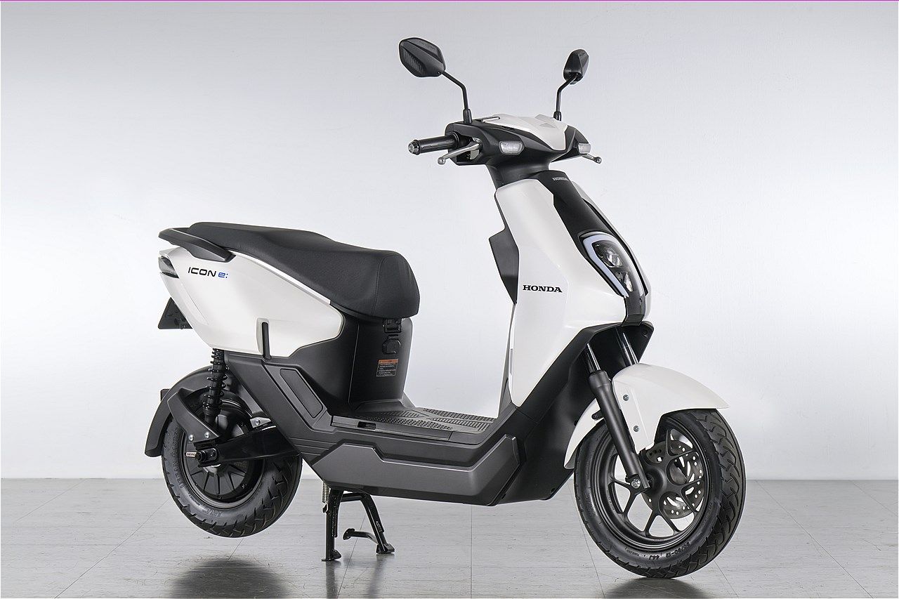 原付一種のホンダ新型電動スクーター｢アイコンe:｣（写真：ホンダモーターサイクルジャパン）