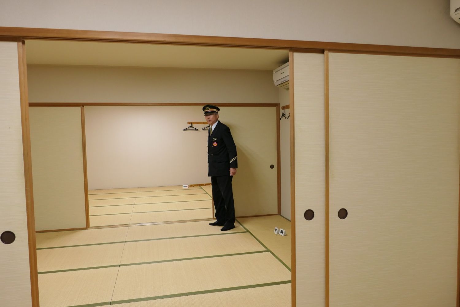 寝室には畳敷きの和室も。コロナ禍以降は1人で1部屋使っているという（記者撮影）