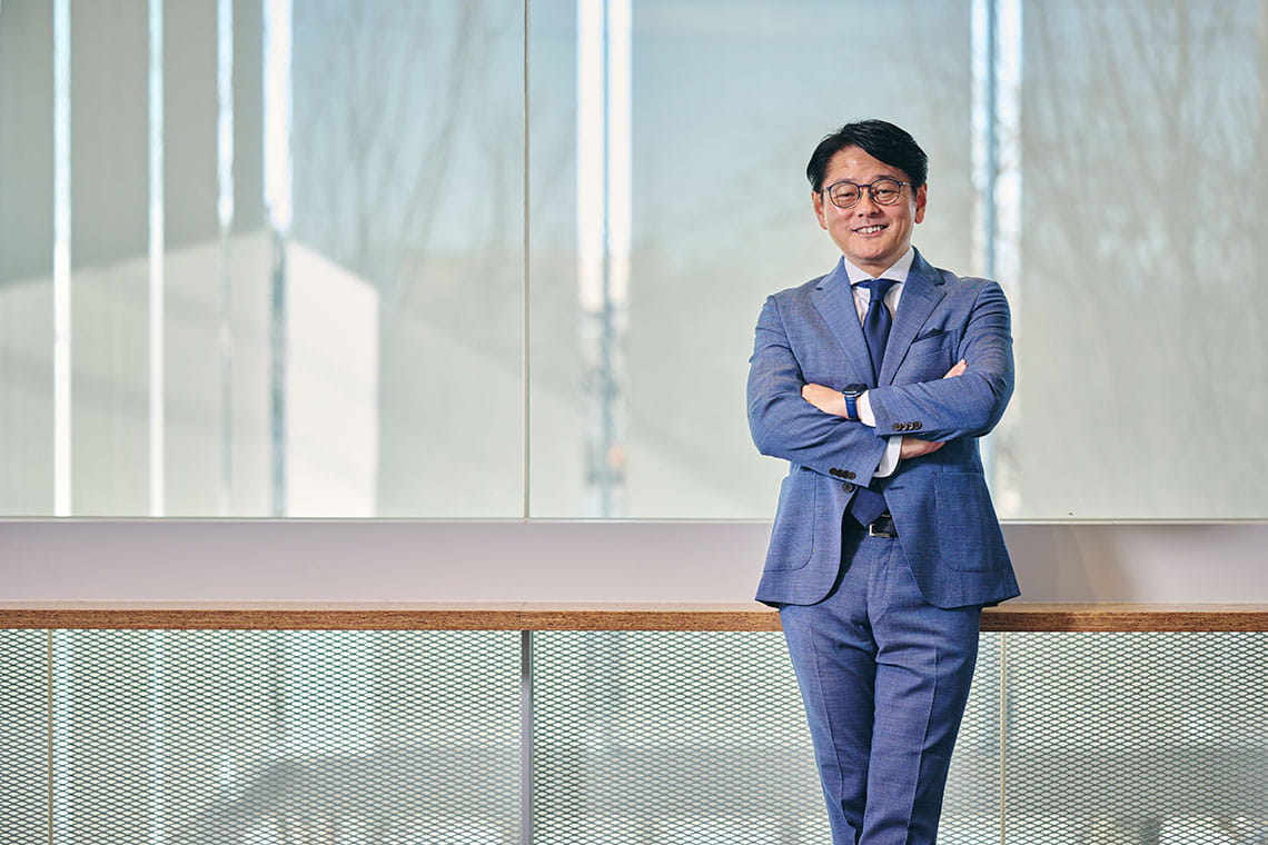 大森昭生（おおもり・あきお） 共愛学園前橋国際大学 学長 1996年に同大に入職し、国際社会学部長、副学長を経て2016年より現職。文部科学省や内閣官房の各種委員をはじめ、中央教育審議会でも大学分科会など各種委員を歴任。群馬県青少年健全育成審議会会長、群馬県教育振興基本計画策定懇談会座長、県都まえばし創生本部有識者会議座長なども務める（写真：共愛学園前橋国際大学提供）