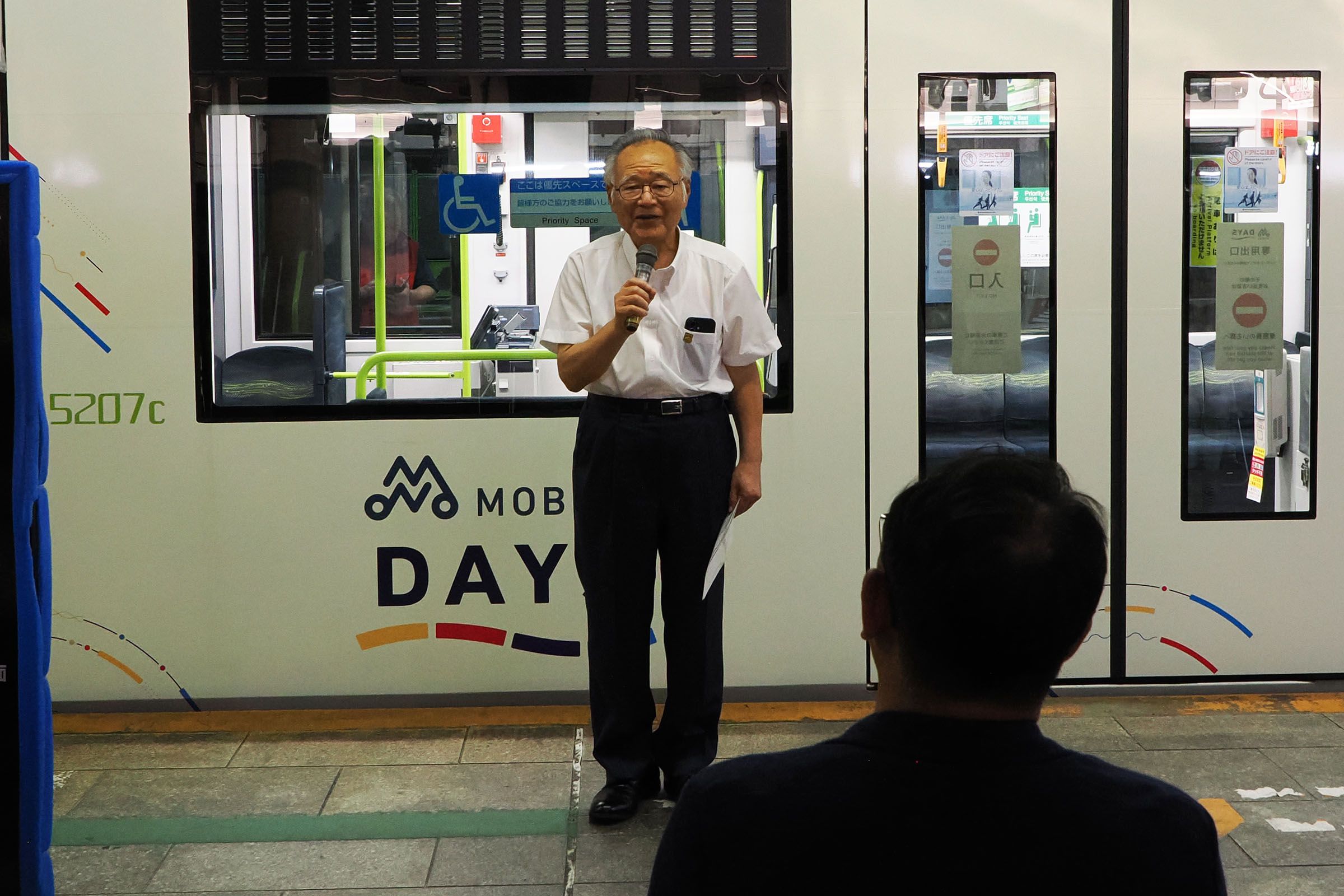 旧・広島駅停留場のセレモニーで挨拶をする広島電鉄の椋田昌夫代表取締役会長（撮影：伊原薫）