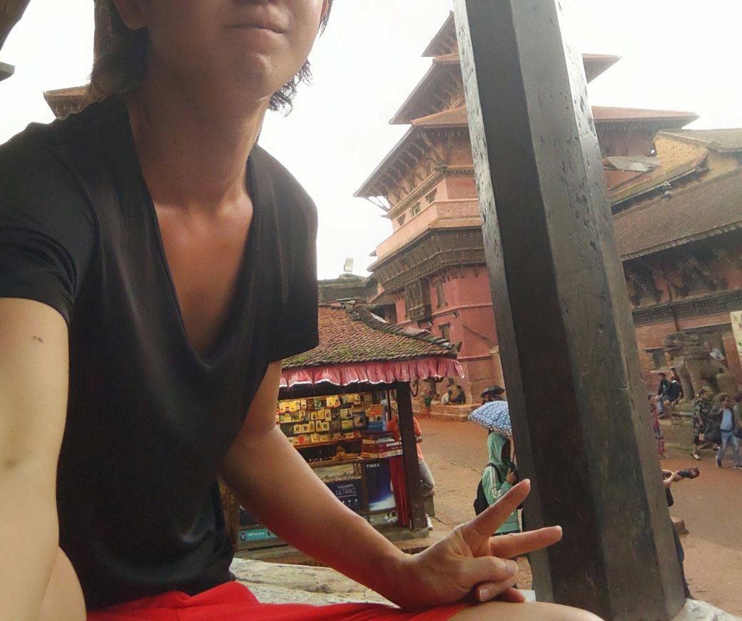 ネパールではユニクロのエアリズムを着て雨宿りを経験（筆者撮影）