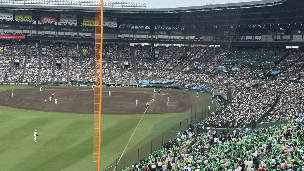 沖縄尚学の応援団で埋め尽くされた阪神甲子園球場・三塁側アルプススタンド（宮城良典さん撮影・提供）