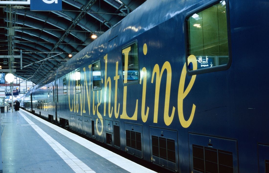 寝台に2階建て車両を導入した「シティナイトライン」（撮影：橋爪智之）