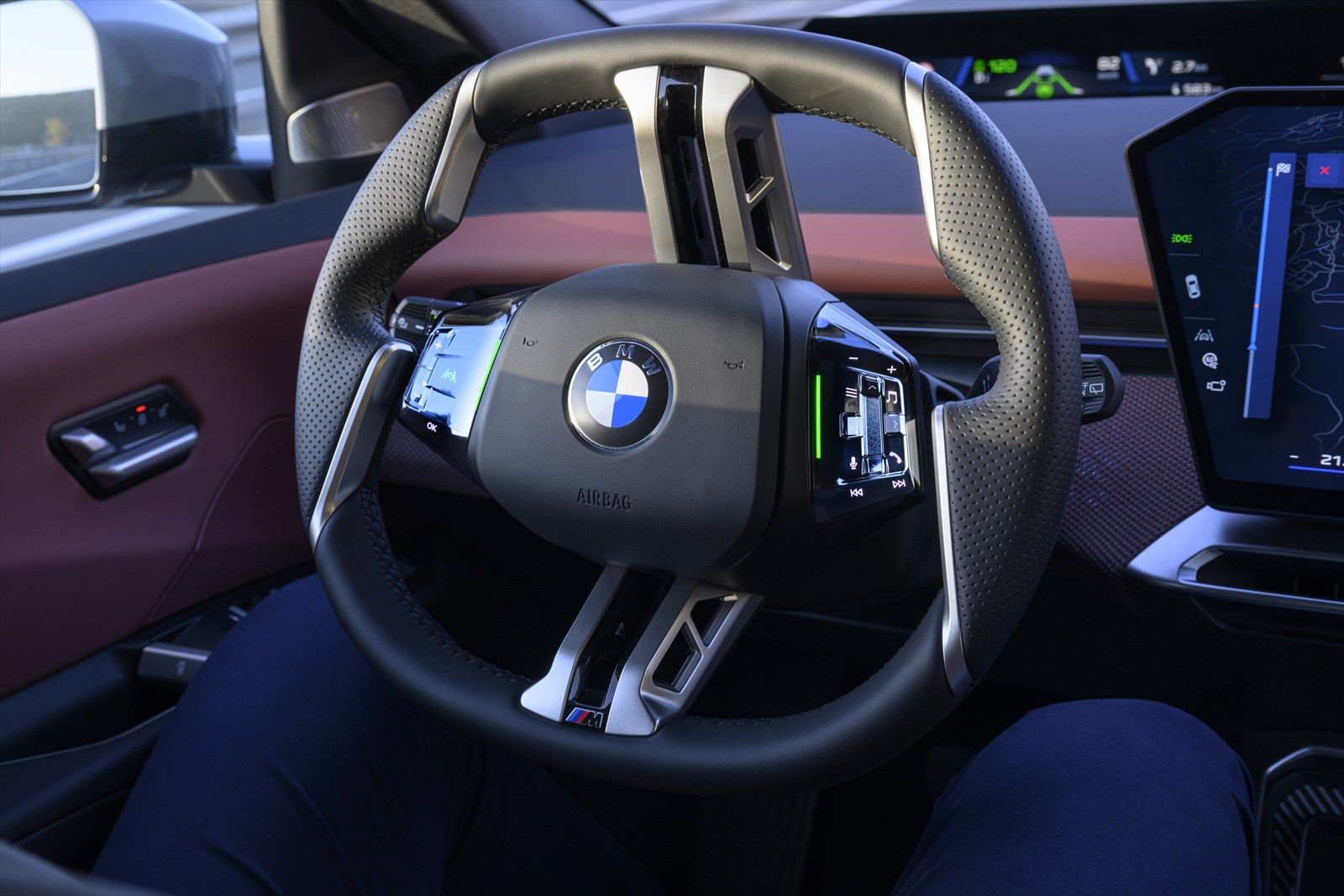 BMW iX3（写真：BMW）