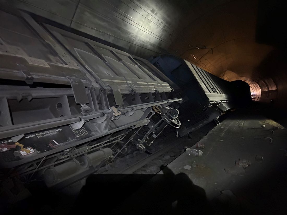 スイスのゴッタルドベーストンネルで発生した貨物列車の脱線事故現場（写真：スイス連邦鉄道 © SBB CFF FFS）
