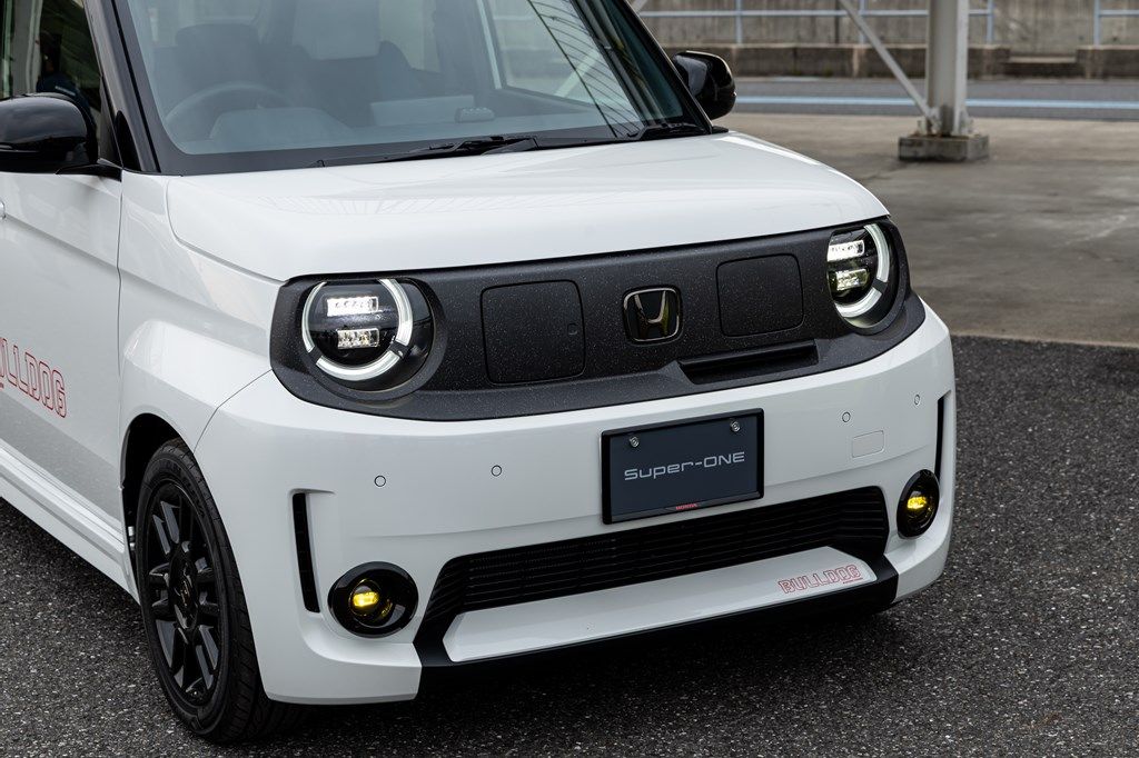 ホンダアクセスの純正アクセサリーを装着したホンダ「Super-ONE」（写真：三木 宏章）