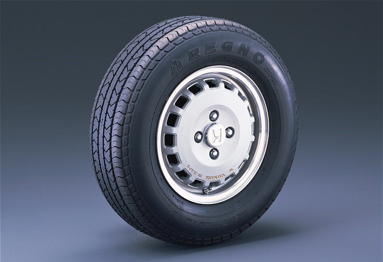 ホンダの2代目「プレリュード」（本田技研工業）