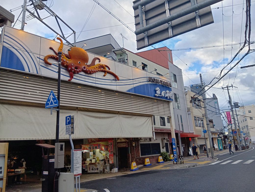 商店街にはタコがたくさんいた（筆者撮影）