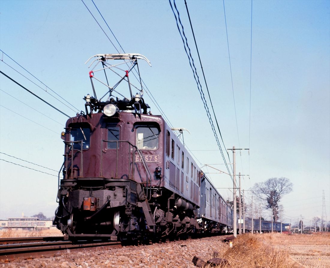 EF57形が牽引する急行「津軽」（撮影：南正時）