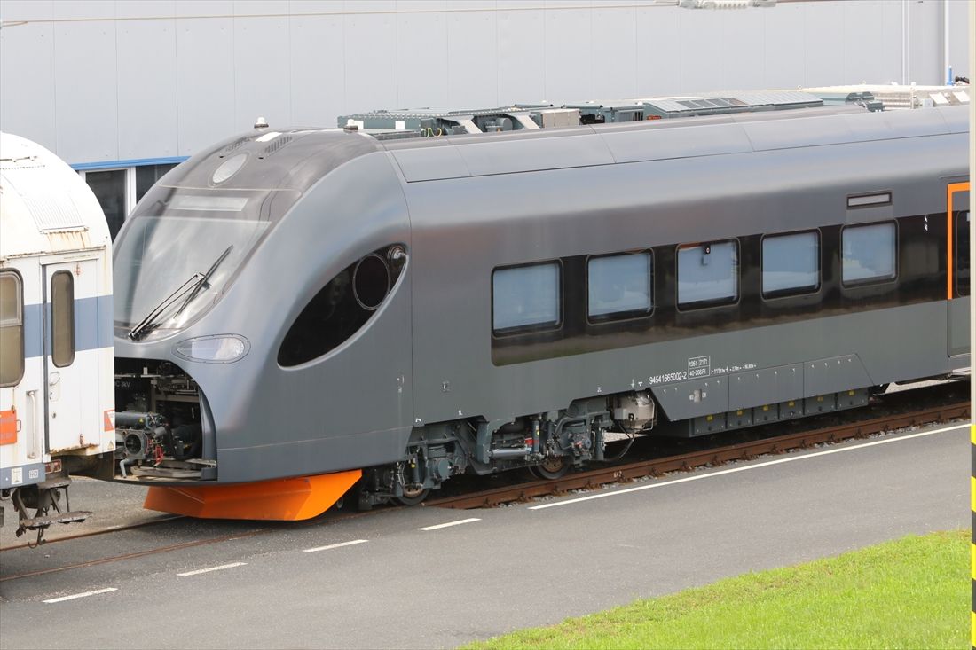 ヴェリム試験センターにやってきたCRRC（中国中車）製の新型電車「シリウス」（撮影：橋爪智之）