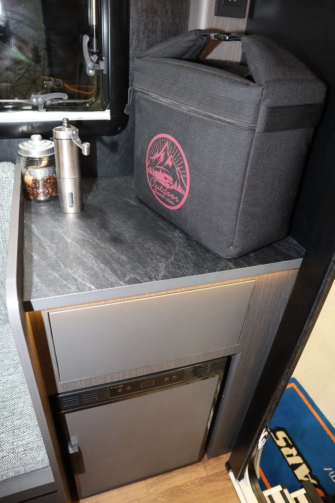 ダイレクトカーズの新作キャンピングカー「デューンローバー」（写真：筆者撮影）