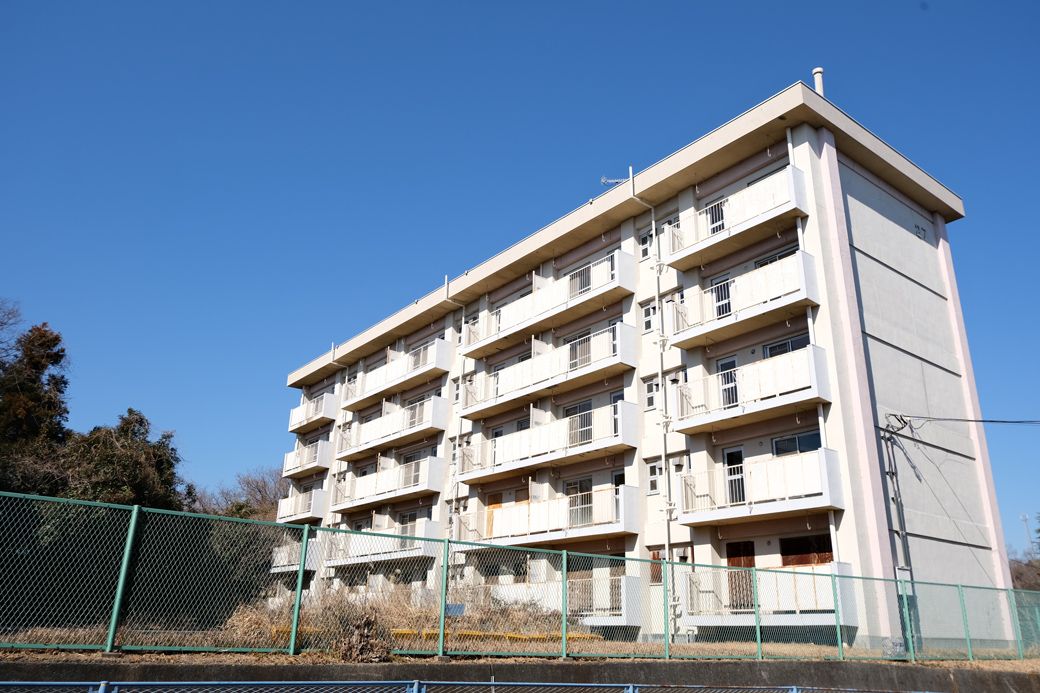 色褪せた廃止棟はなんとも味わいがある（写真：筆者撮影）