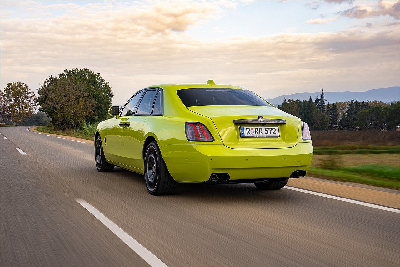 ロールス・ロイス「ブラックバッジ・ゴースト・シリーズⅡ」のIDEALIST - Valdivian Lime（写真：Rolls-Royce Motor Cars）