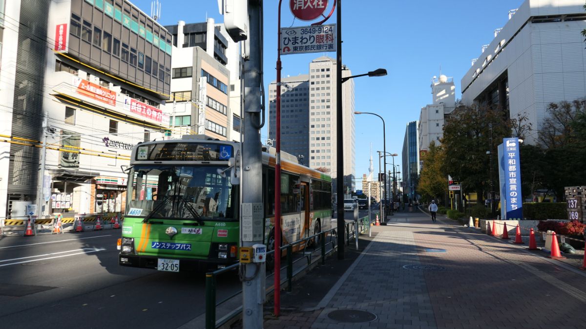 江東区役所。東陽町駅の北側500m程度（写真：筆者撮影）