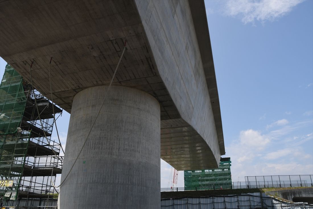 リニア中央新幹線常永川橋梁の橋脚（記者撮影）
